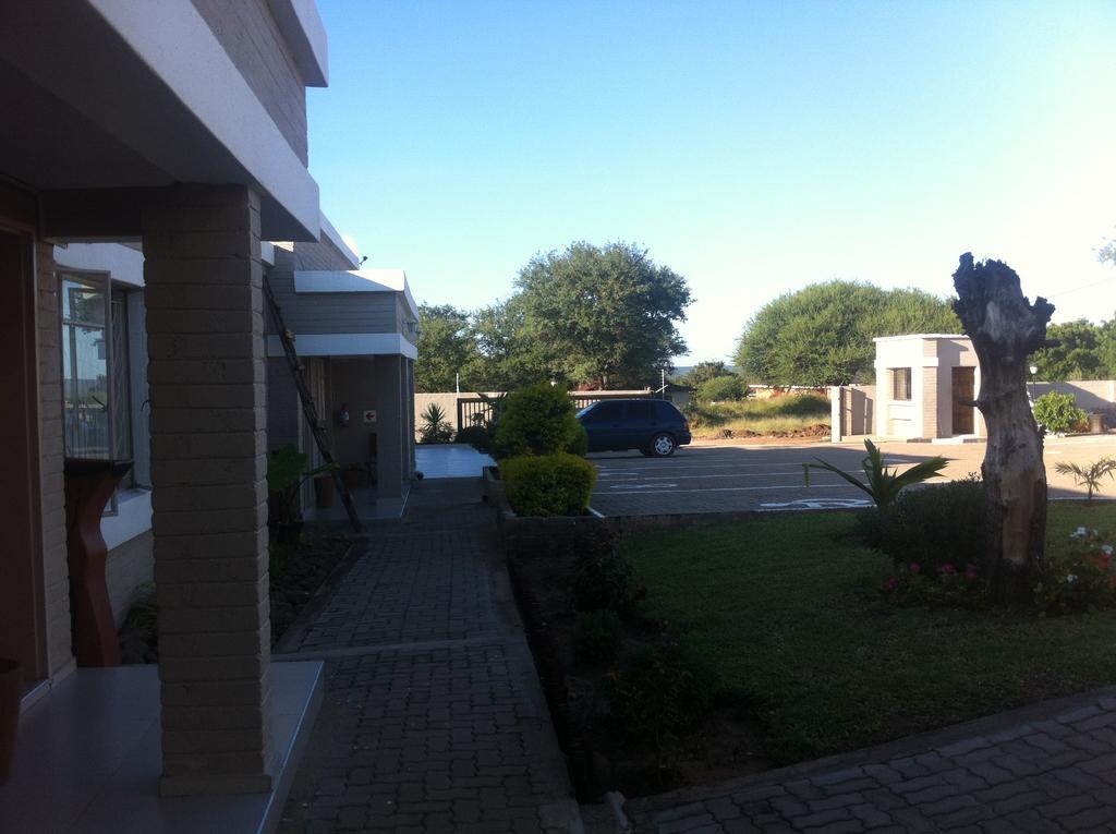 Hill View Inn Serowe Extérieur photo