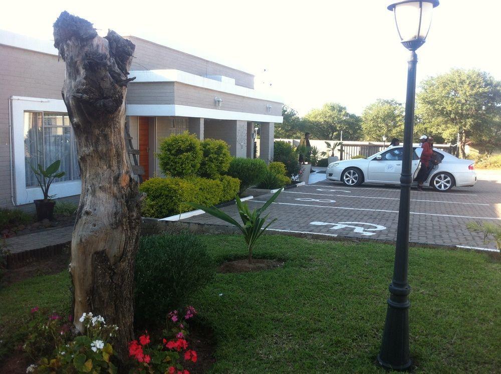 Hill View Inn Serowe Extérieur photo