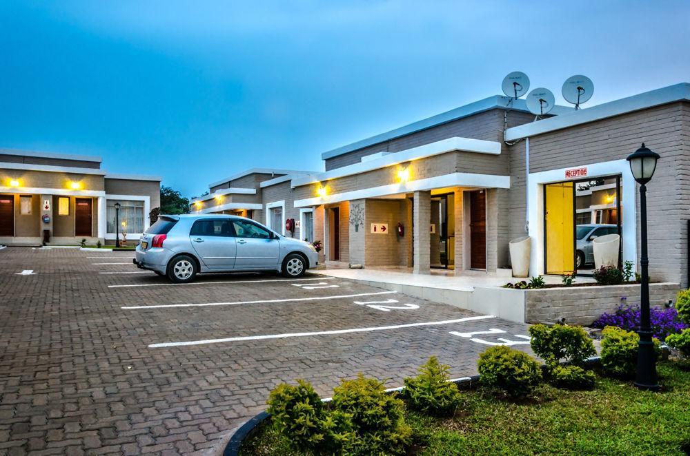 Hill View Inn Serowe Extérieur photo